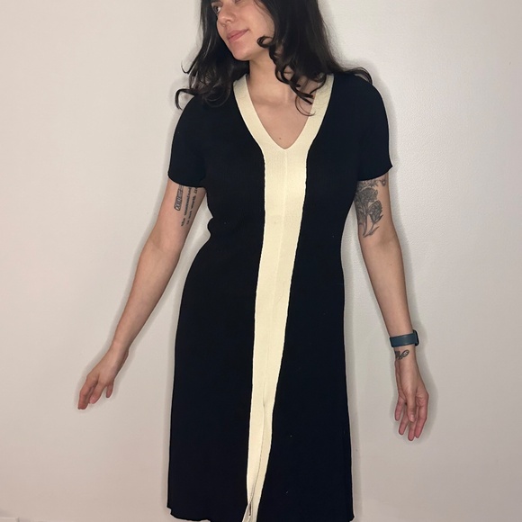 Commense Two Tone V-Neck Knit Slit Midi Dress - Picture 3 of 3